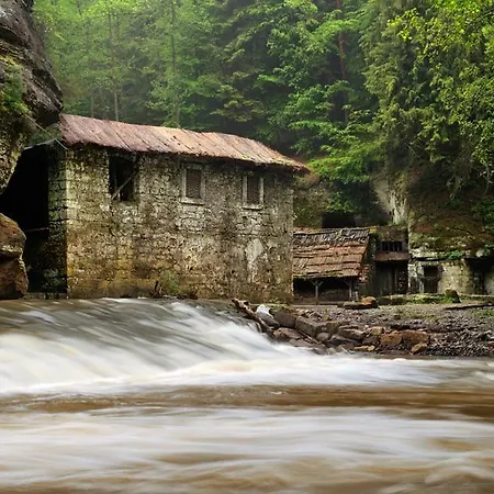 U Mluvících Kamenů Apartamento Stare Krecany